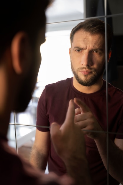 Los encantos que atraen a un narcisista