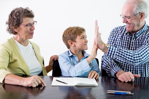 Obligaciones de los hijos mayores de edad 6 Obligaciones de los hijos mayores de edad