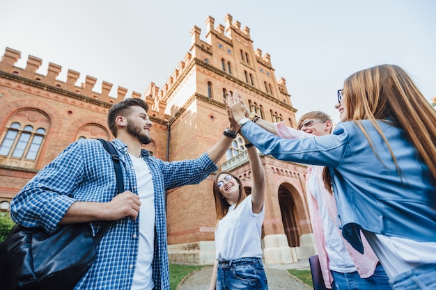 Universidades gratuitas para extranjeros en distintos países