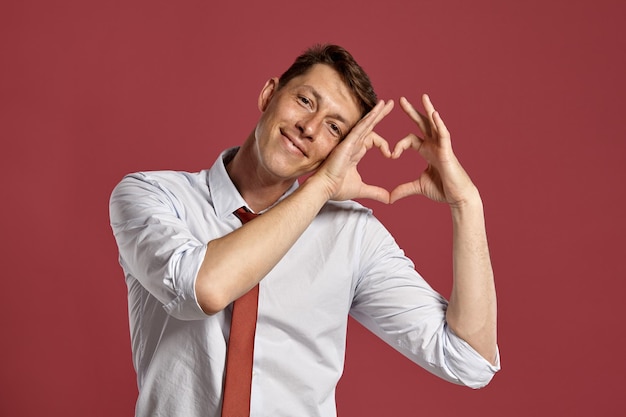 Las partes del cuerpo que un hombre enamorado toca