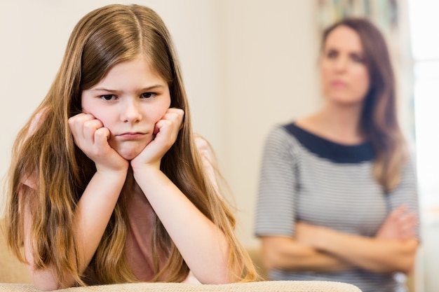 El impacto de crecer sin padre en mujeres