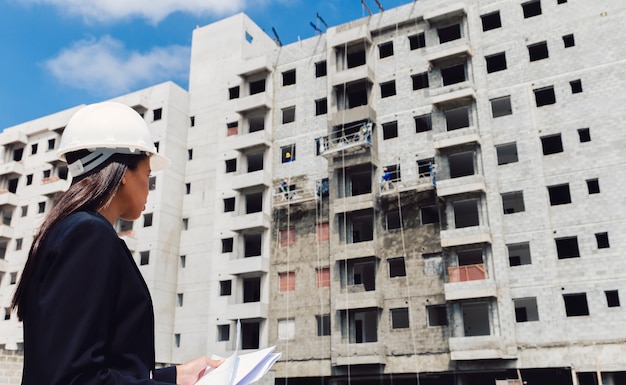 Consecuencias de construir en terreno ajeno en Ecuador