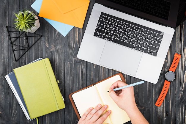 Los beneficios de estudiar y trabajar simultáneamente 6 Los beneficios de estudiar y trabajar simultáneamente