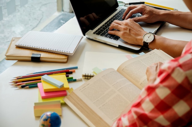 Los beneficios de estudiar y trabajar simultáneamente 7 Los beneficios de estudiar y trabajar simultáneamente