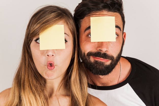 El impacto psicológico del ruego femenino en hombres