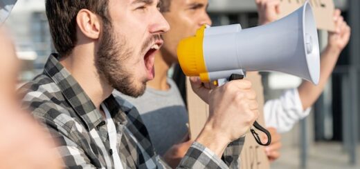 Significado de la palabra 'manifestando'
