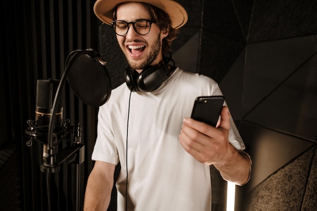 Requisitos para ser cantante profesional: ¡Descúbrelo aquí! 7 Requisitos para ser cantante profesional: ¡Descúbrelo aquí!
