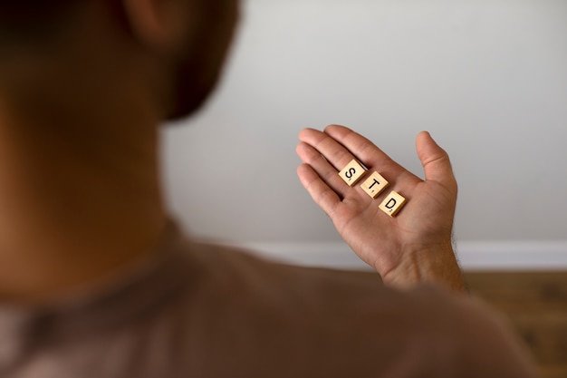 El significado de hablar a espaldas 8 El significado de hablar a espaldas