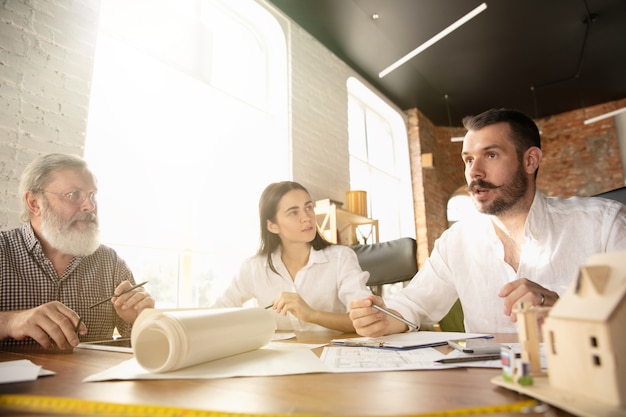 Interpretando los sueños: reunión laboral en sueños