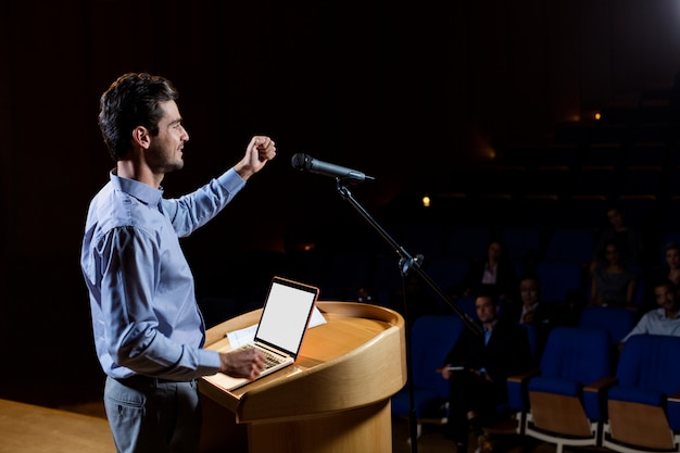 Temas para discursos: inspira y cautiva a tu audiencia 8 Temas para discursos: inspira y cautiva a tu audiencia
