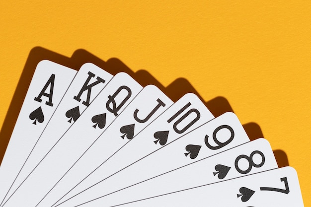 Descubre los diferentes tipos de cartas