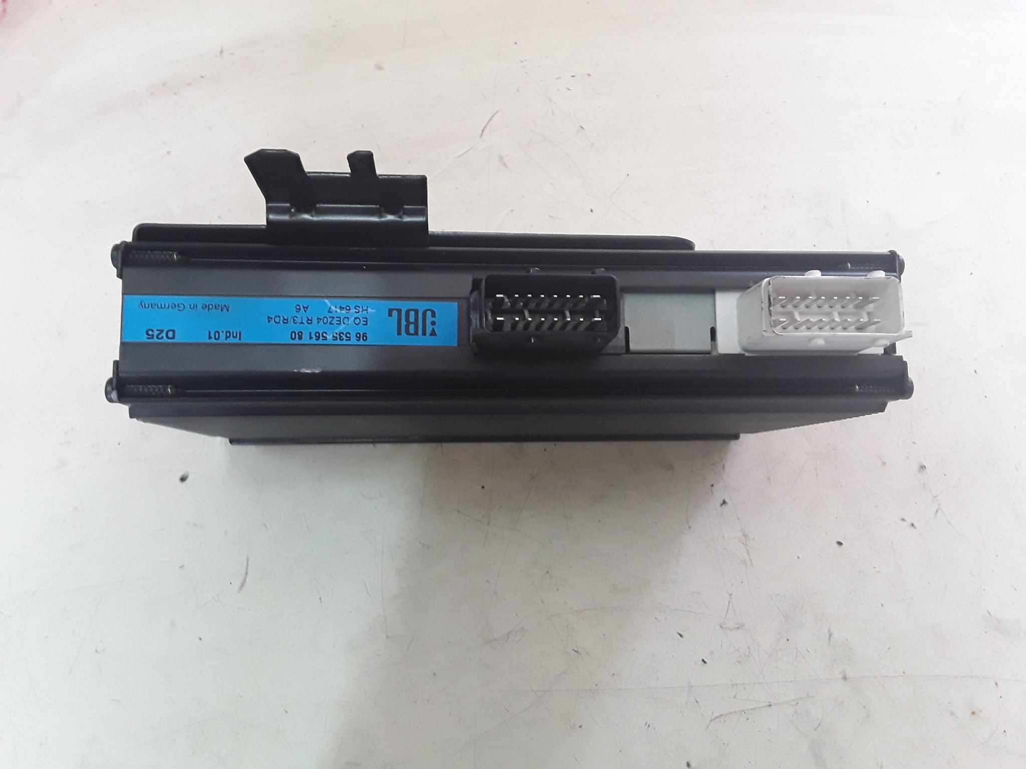 amplificatore-autoradio-peugeot-407-coup-uhz-06