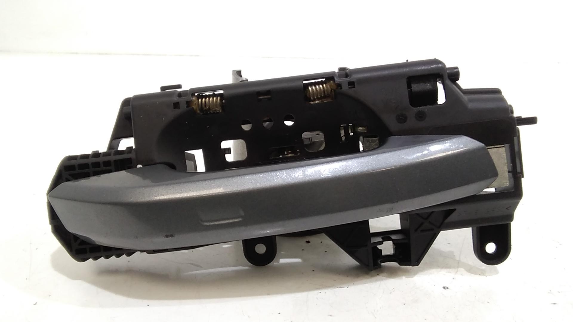 Maniglia esterna Anteriore Destra AUDI A4 Avant (8W5)