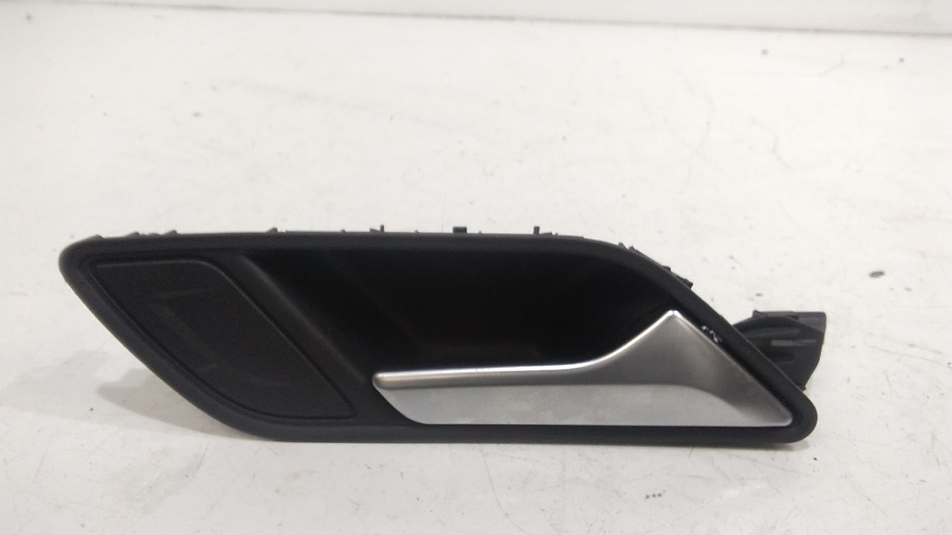 Maniglia interna Posteriore Sinistra AUDI A3 Sportback (8YA) (19>)