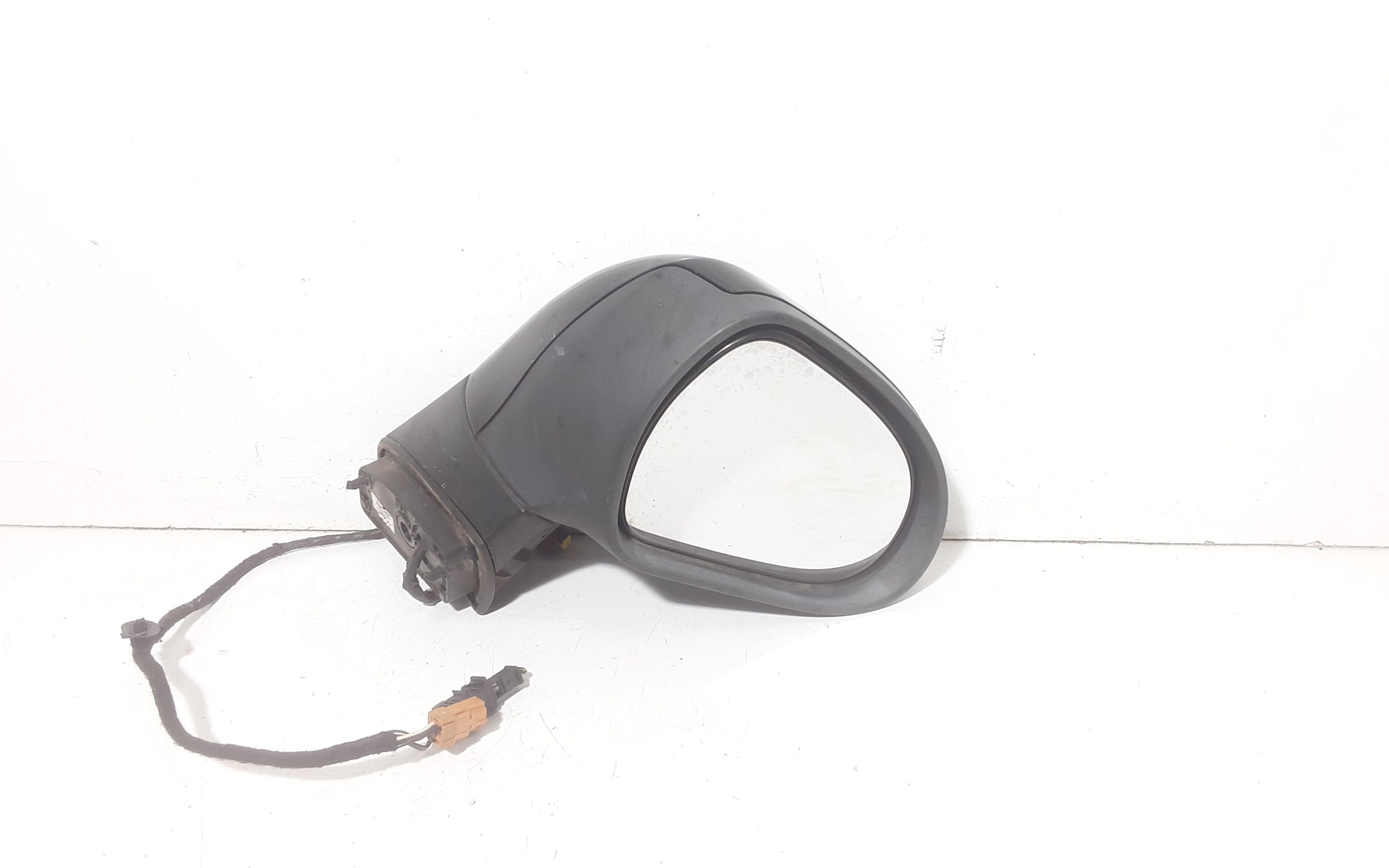 Come si regolano gli specchietti retrovisori esterni della Peugeot 308