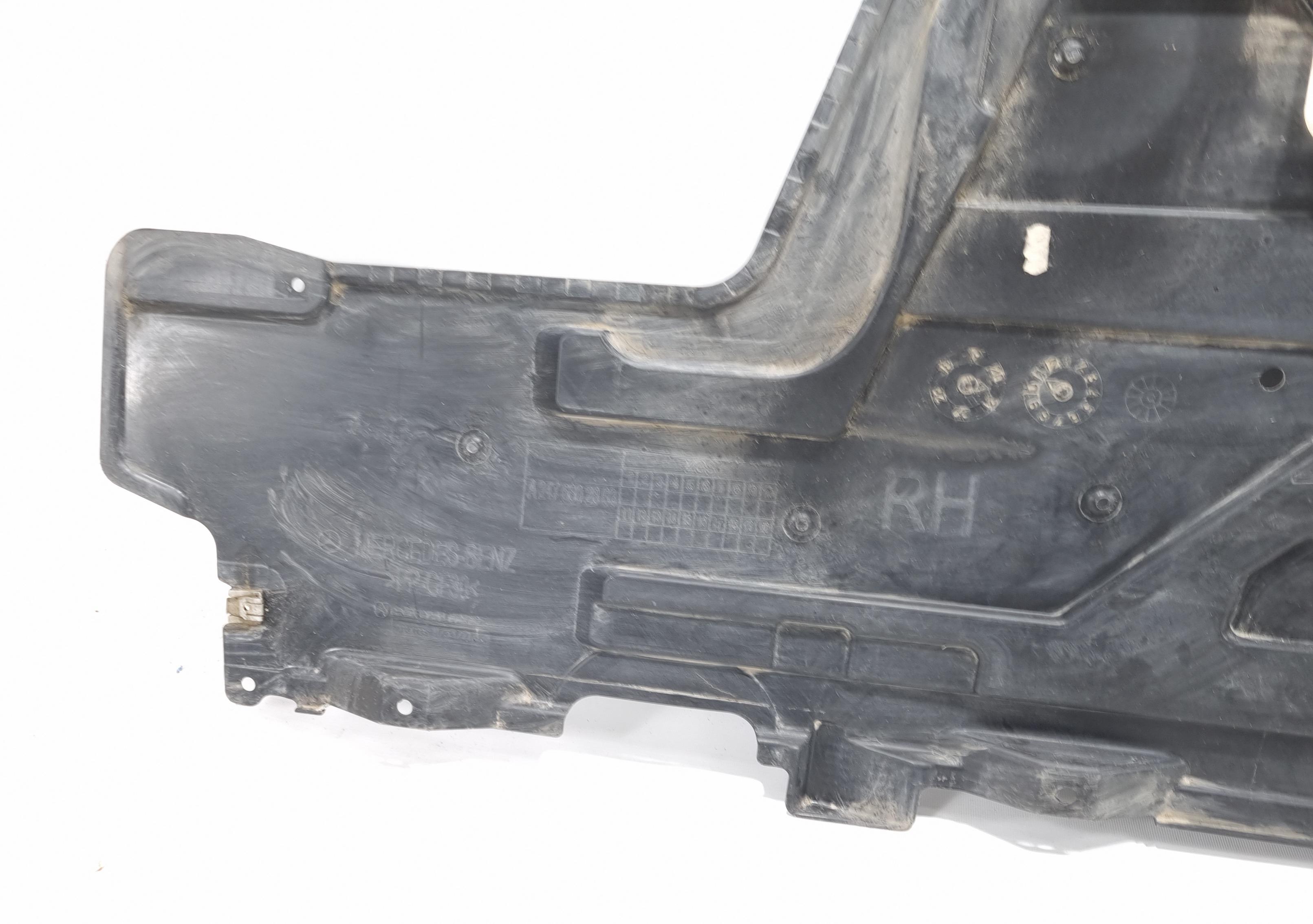 Protezione Sottoscocca Anteriore In Plastica Flessibile – Ricambio Auto Per Fissaggi Da Adattare