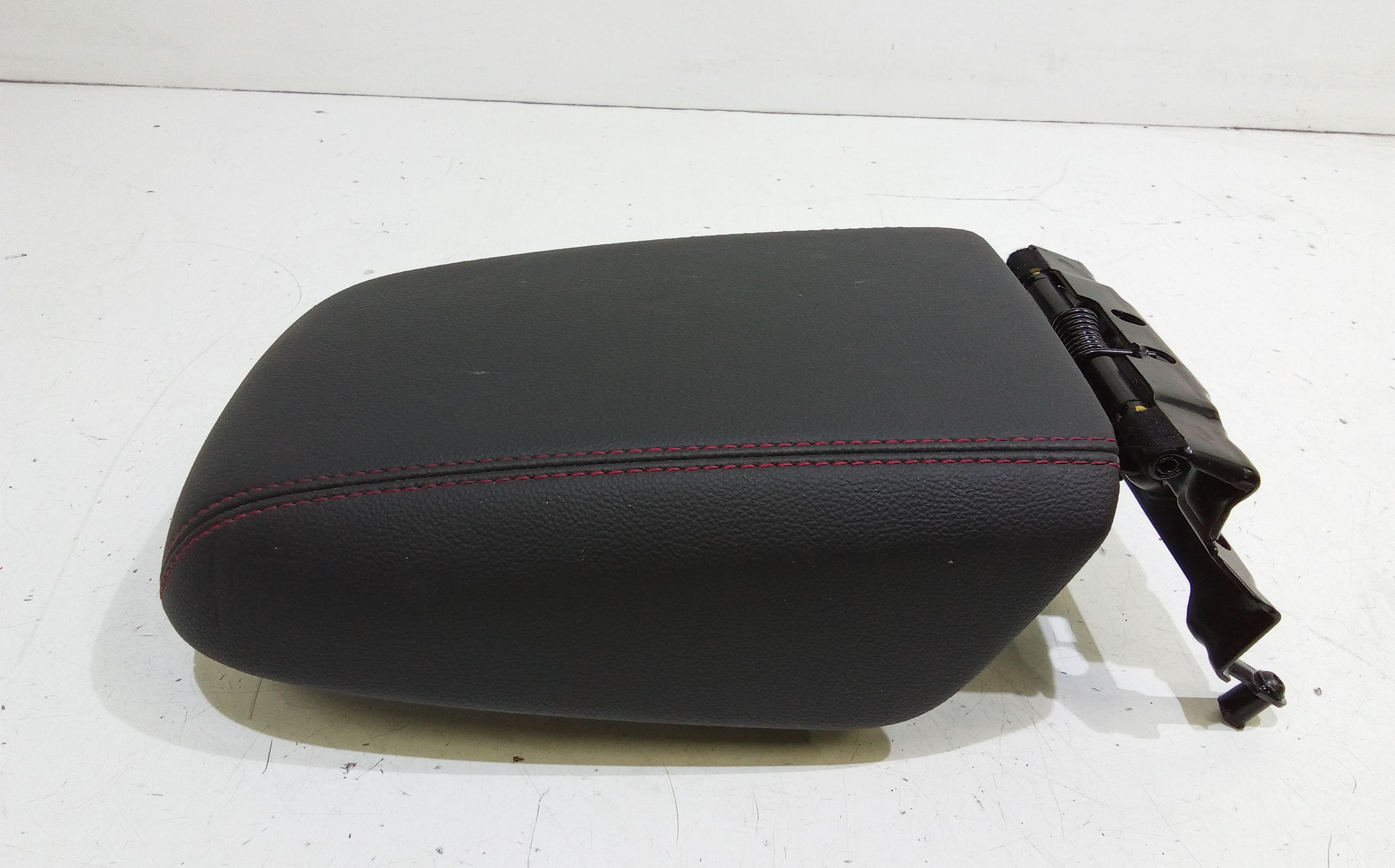 2608601F OMAC Bracciolo centro, grigio, Pelle sintetica per FORD FOCUS | AUTODOC prezzo e recensioni