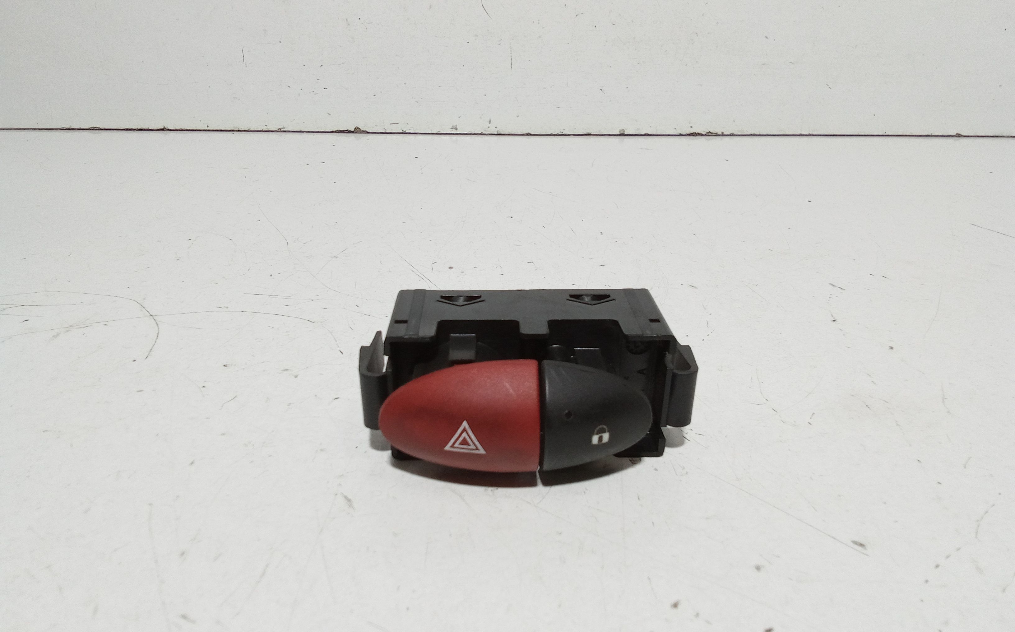 Pulsante luci di emergenza RENAULT Master 4� Serie