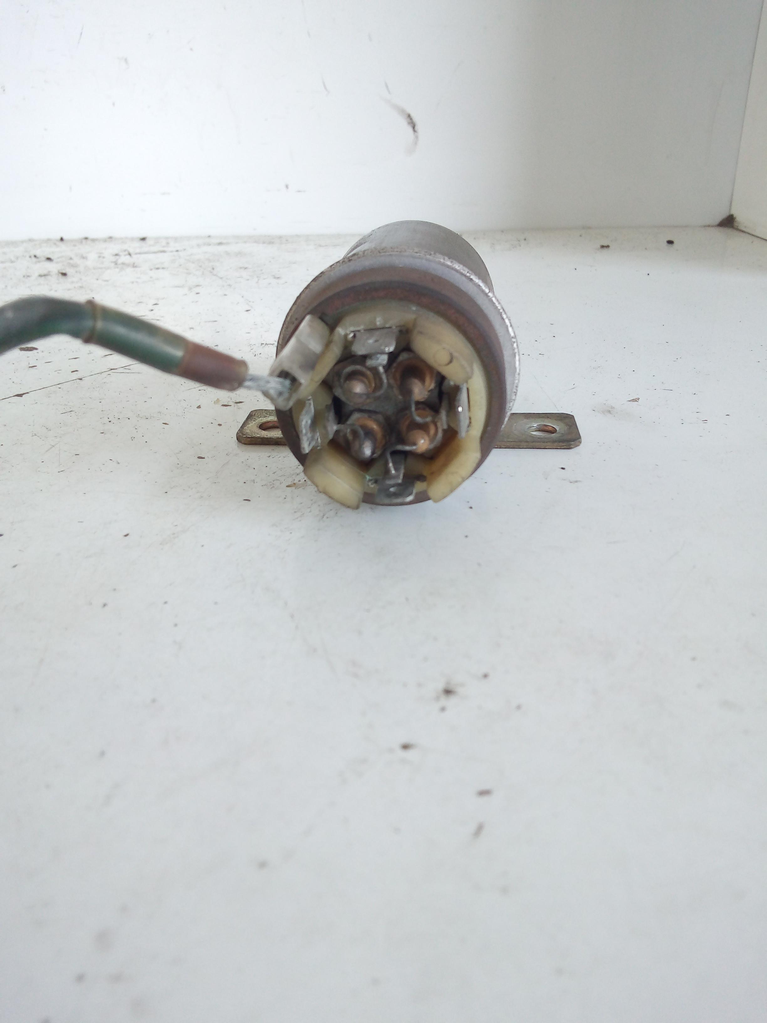 Relè industriale bobina 12V AC 2 contatti 10A Finder 601280120040
