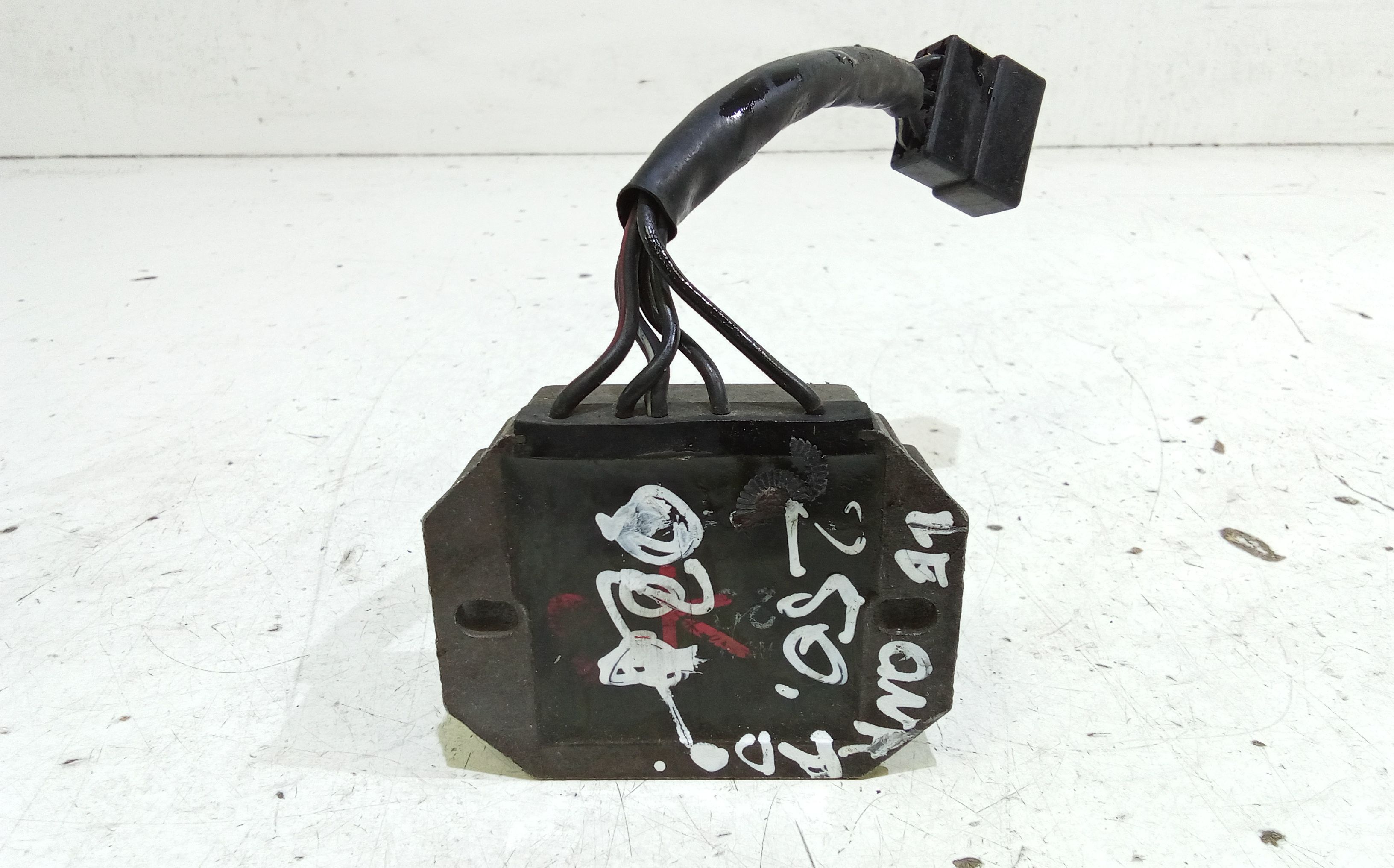 Regolatore tensione Aprilia Leonardo 250