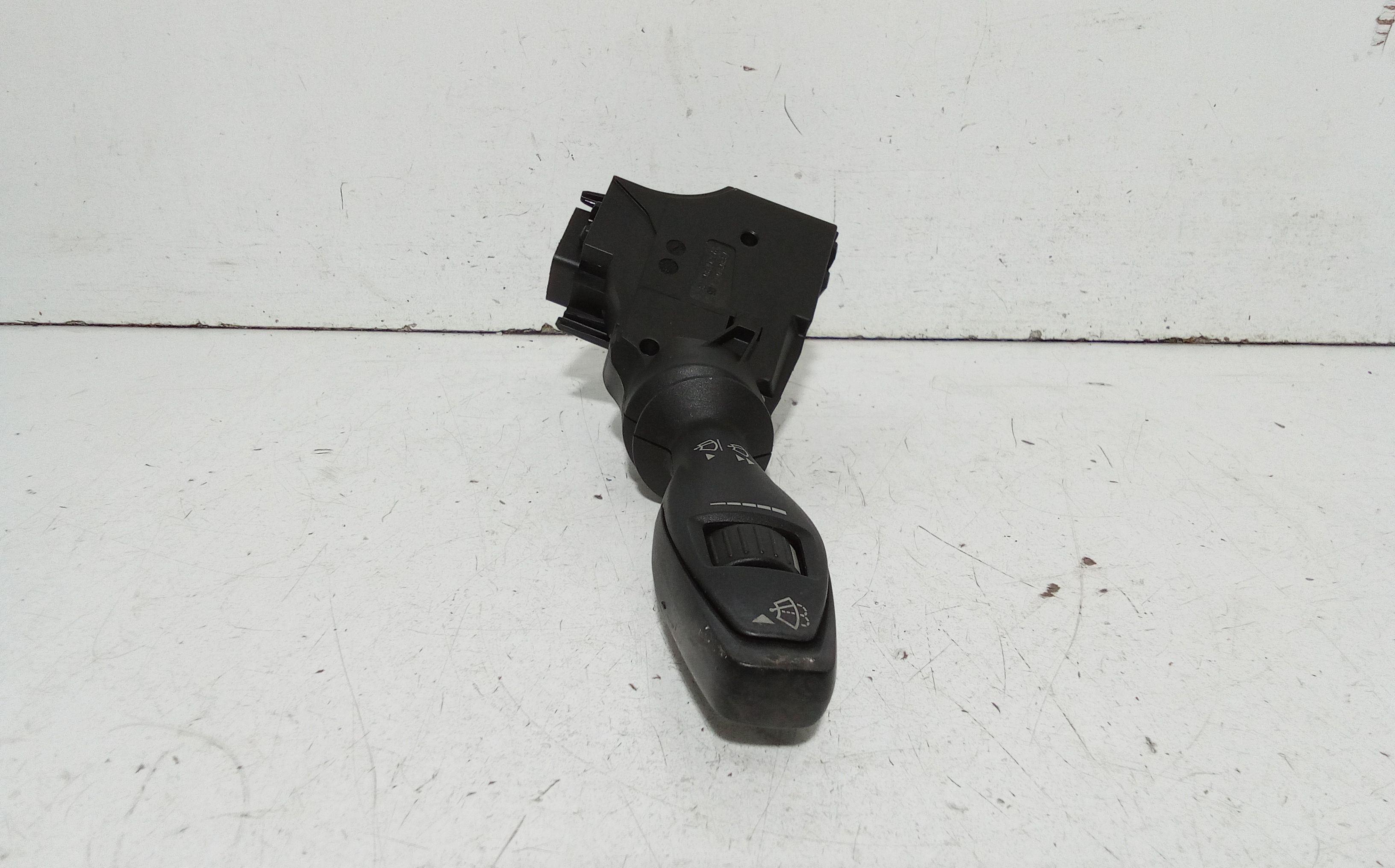 Devioluci destro FORD Fiesta 6 Serie