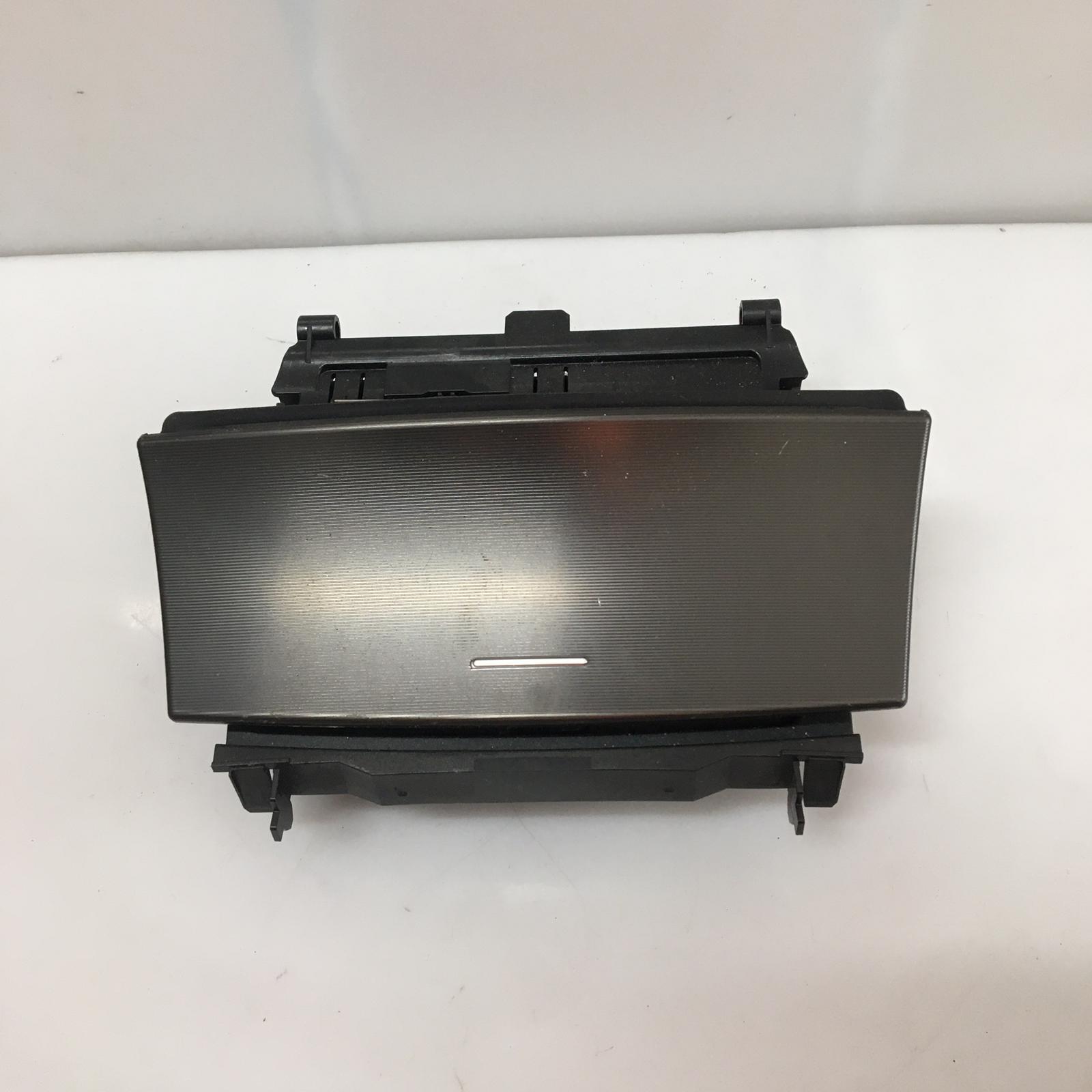 Original Mercedes: Consola Central Con Cenicero Para Clase C W203 / CLC – Toque De Elegancia