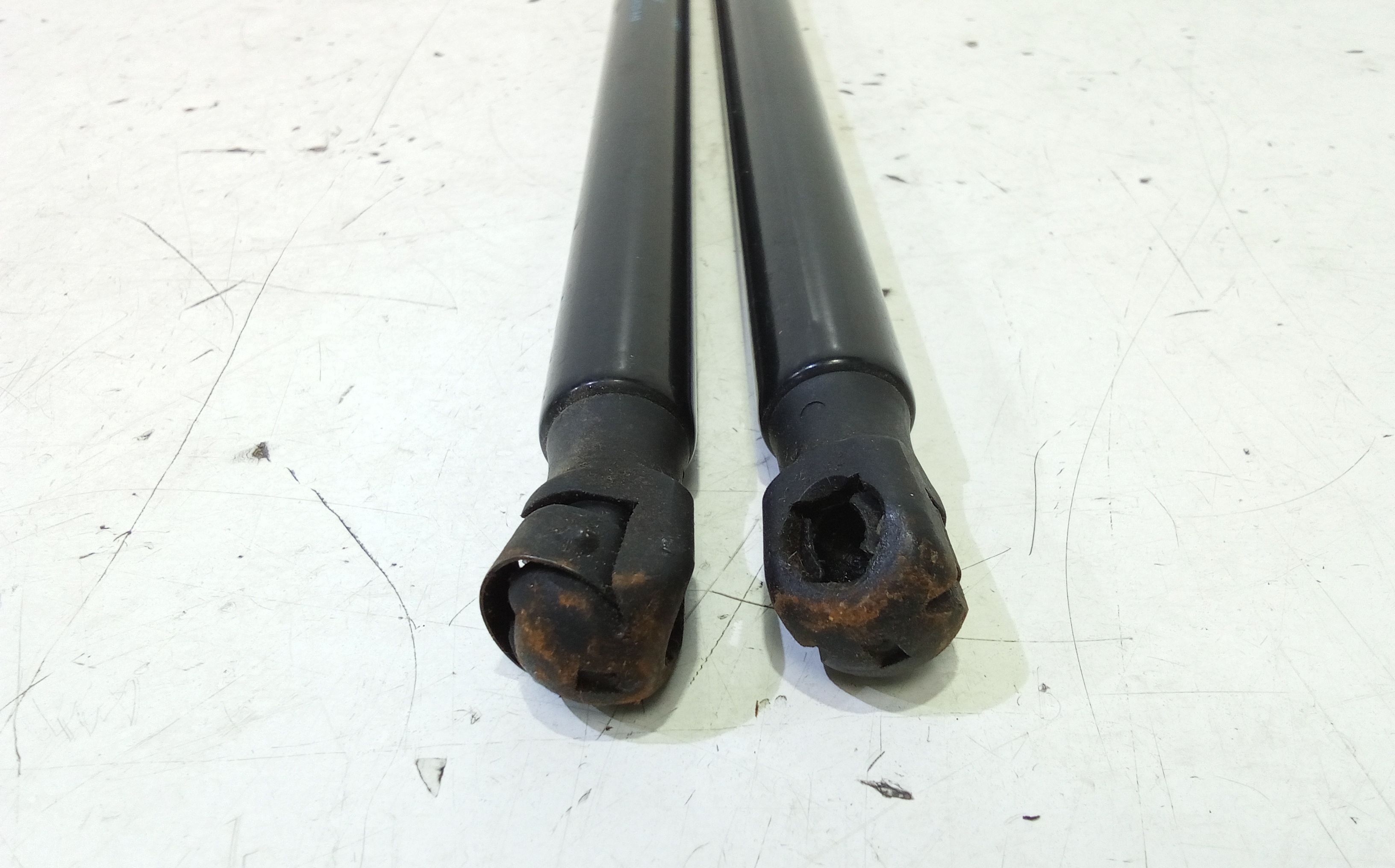 Pistoncini cofano Post. VOLKSWAGEN T-Roc Serie