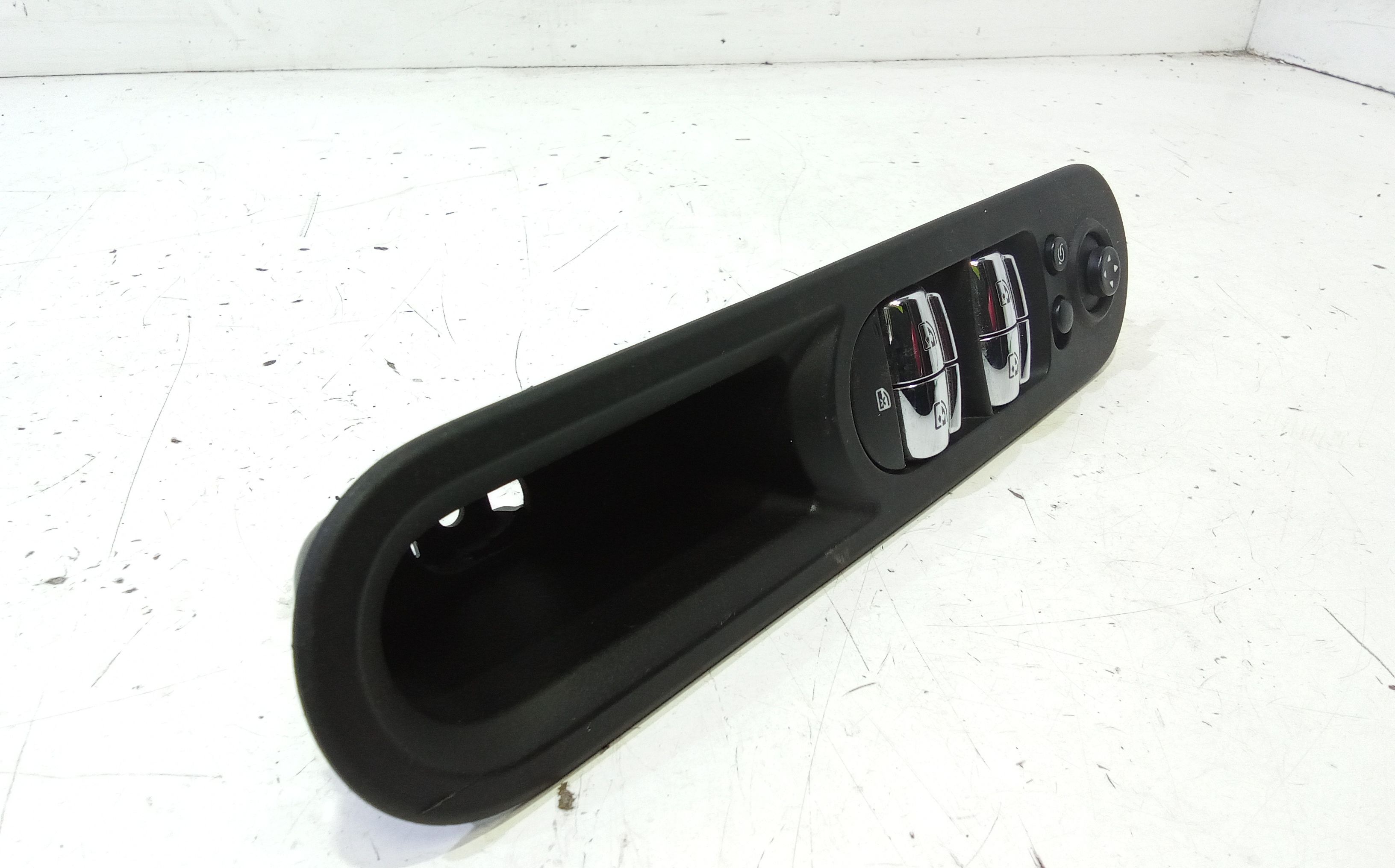 Pulsantiera anteriore sinistra Guida MINI Countryman S (16>)