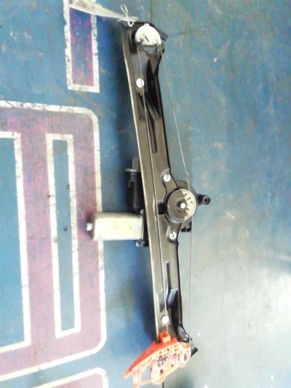 Dromedary Alzacristallo Elettrico Posteriore Destro – Senza Motore – Per BMW Serie 3 E90 (2004-2011) E Touring E91 – OE 51357140590