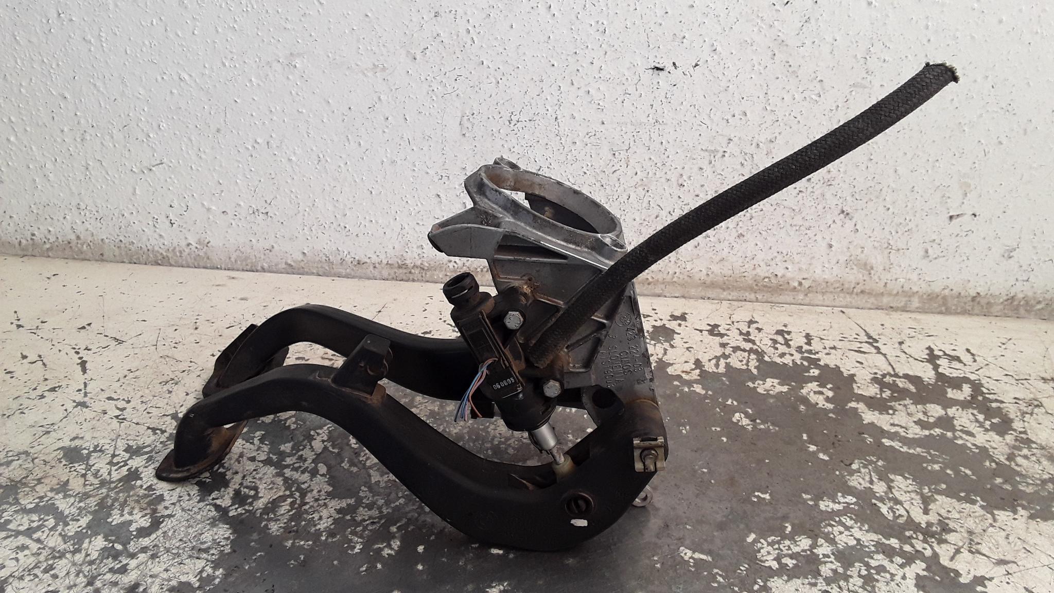 Set Di 4 Pedali In Alluminio Ymiko Per BMW Serie 1,3,5,7, X1 (E30, E36, E39, E46, E90...) - Antiscivolo, Per Cambio Manuale, Con Accessori