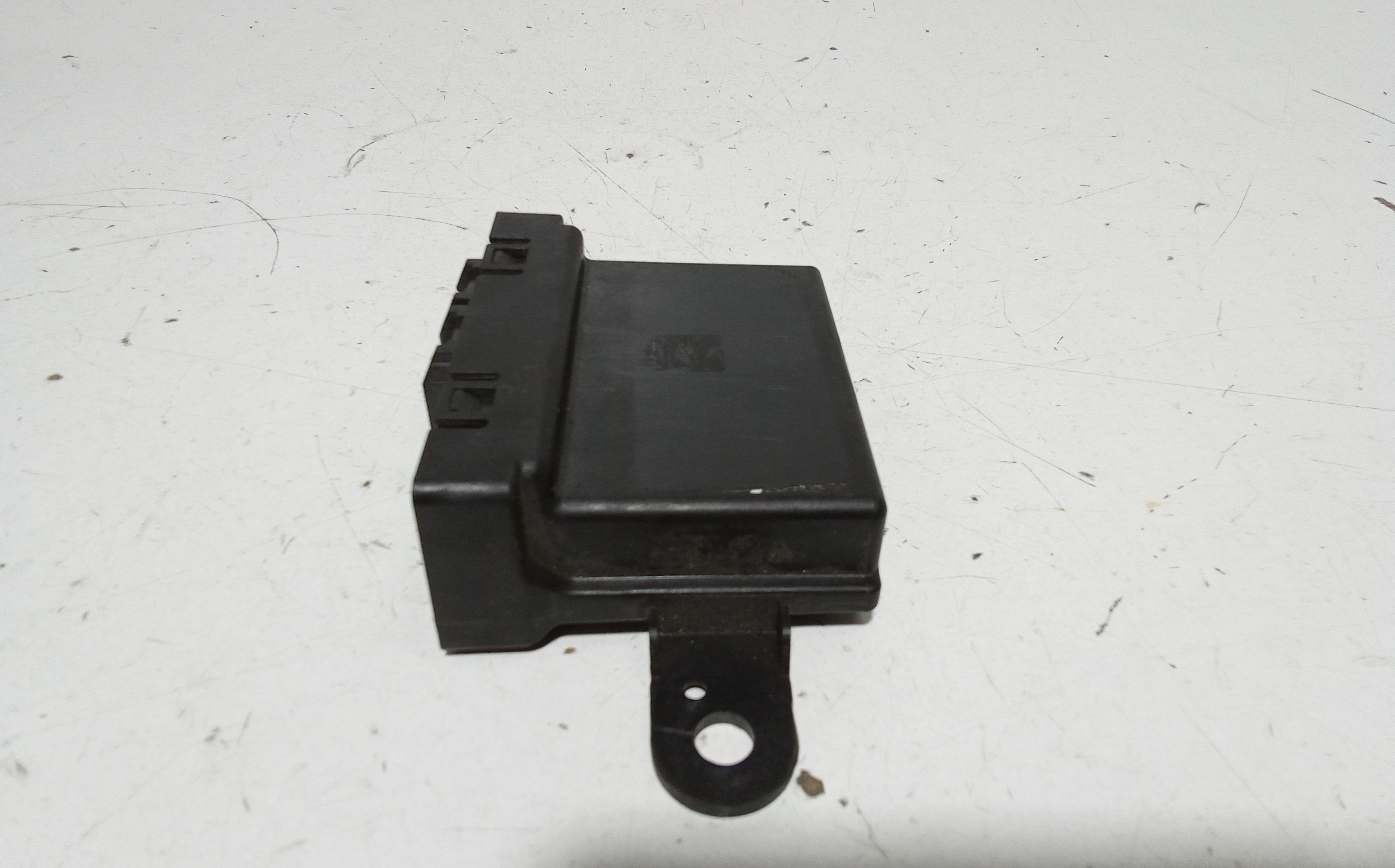 Sensori Di Parcheggio Delfino DFM400 Flush Mount - Kit 4 Sensori Ultrasuoni Con Beeper O Display, Nero Lucido, Garanzia A Vita