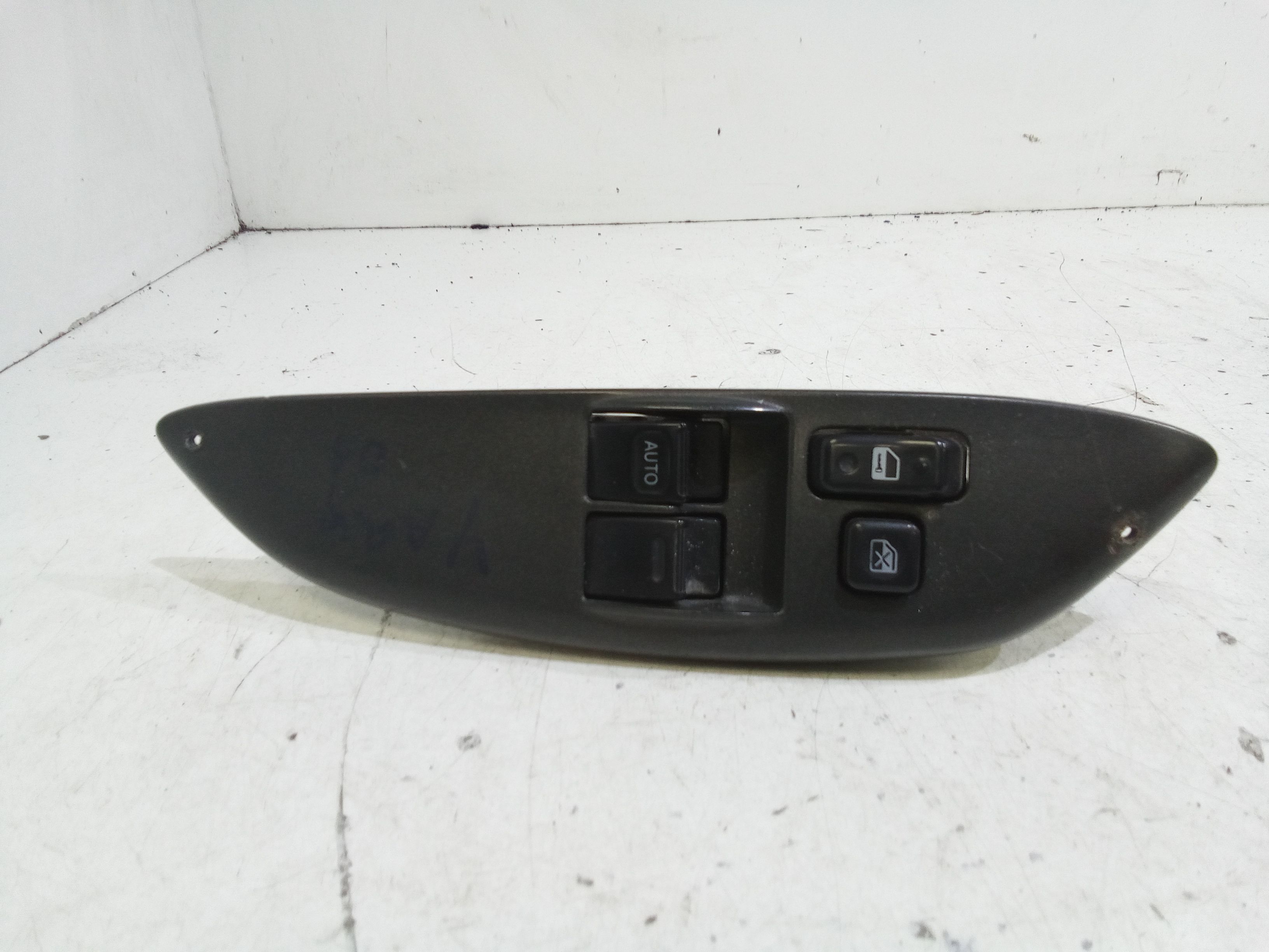 Pulsantiera anteriore sinistra Guida TOYOTA Yaris Serie (99>03)