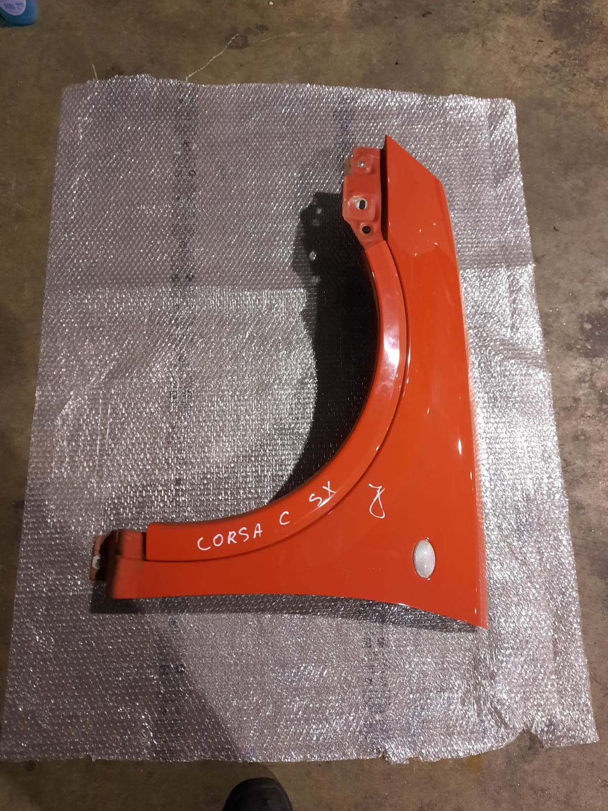 Parafango Anteriore Sinistro In Acciaio Per VW Passat 3BG (00-05) Con Foro Per Freccia - Ricambio Qualità OEM - 3