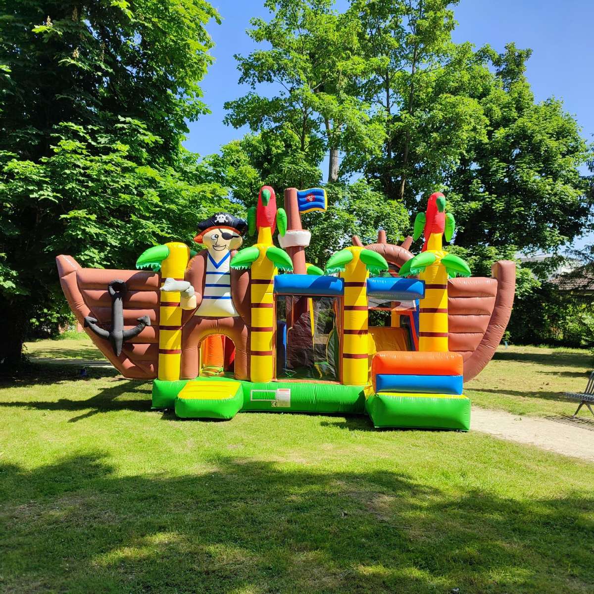 Château Gonflable Bateau pirate 