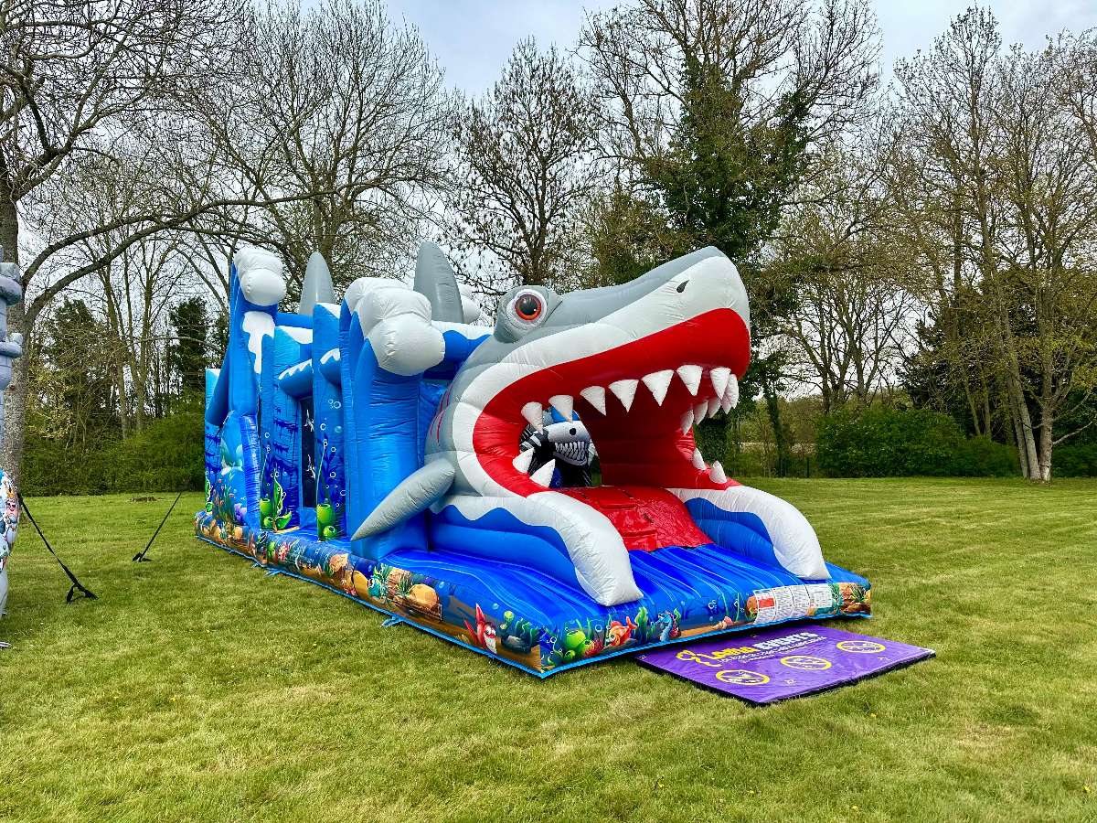 Parcours Gonflable Requin