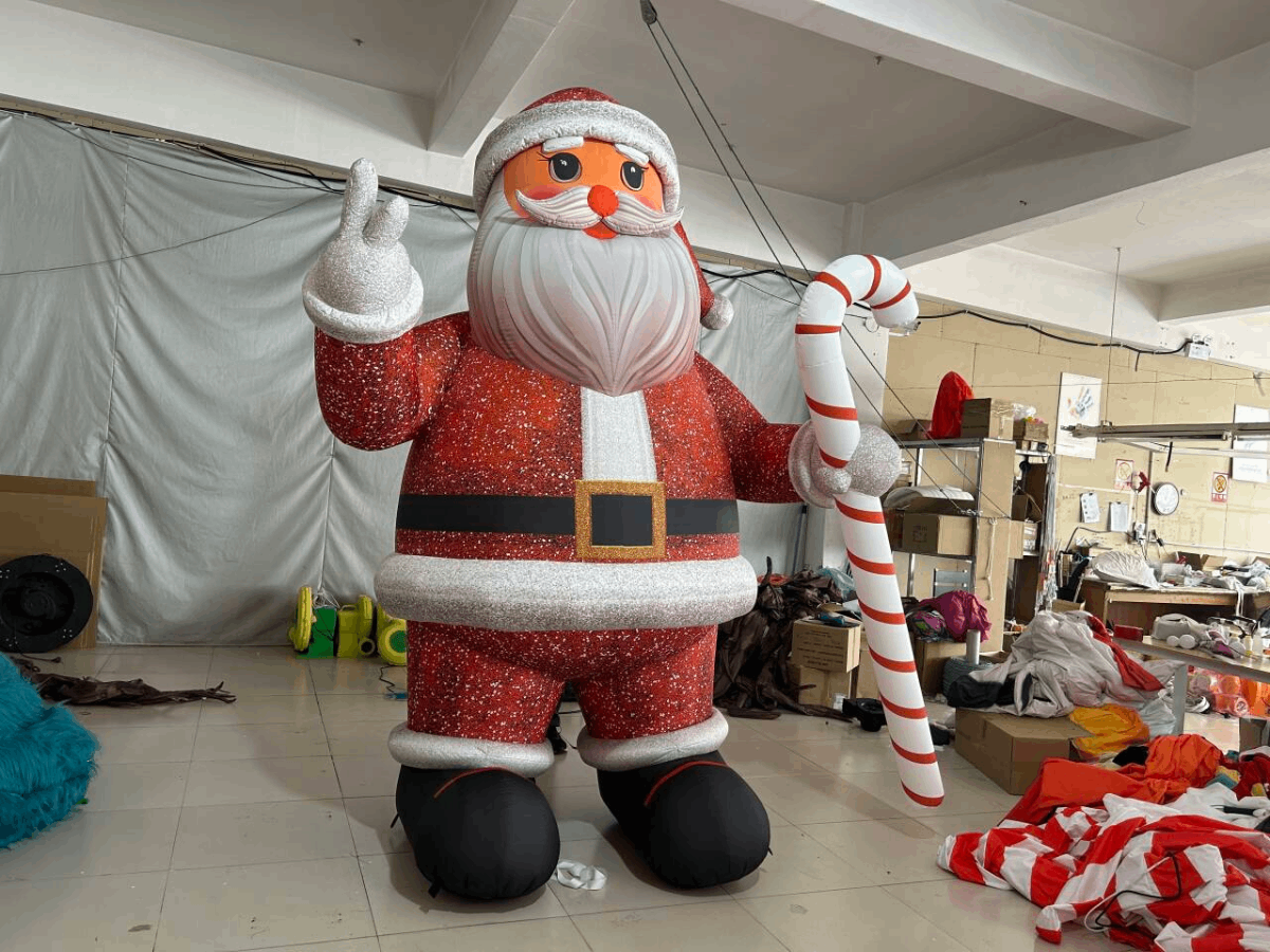 Père Noël Géant Gonflable