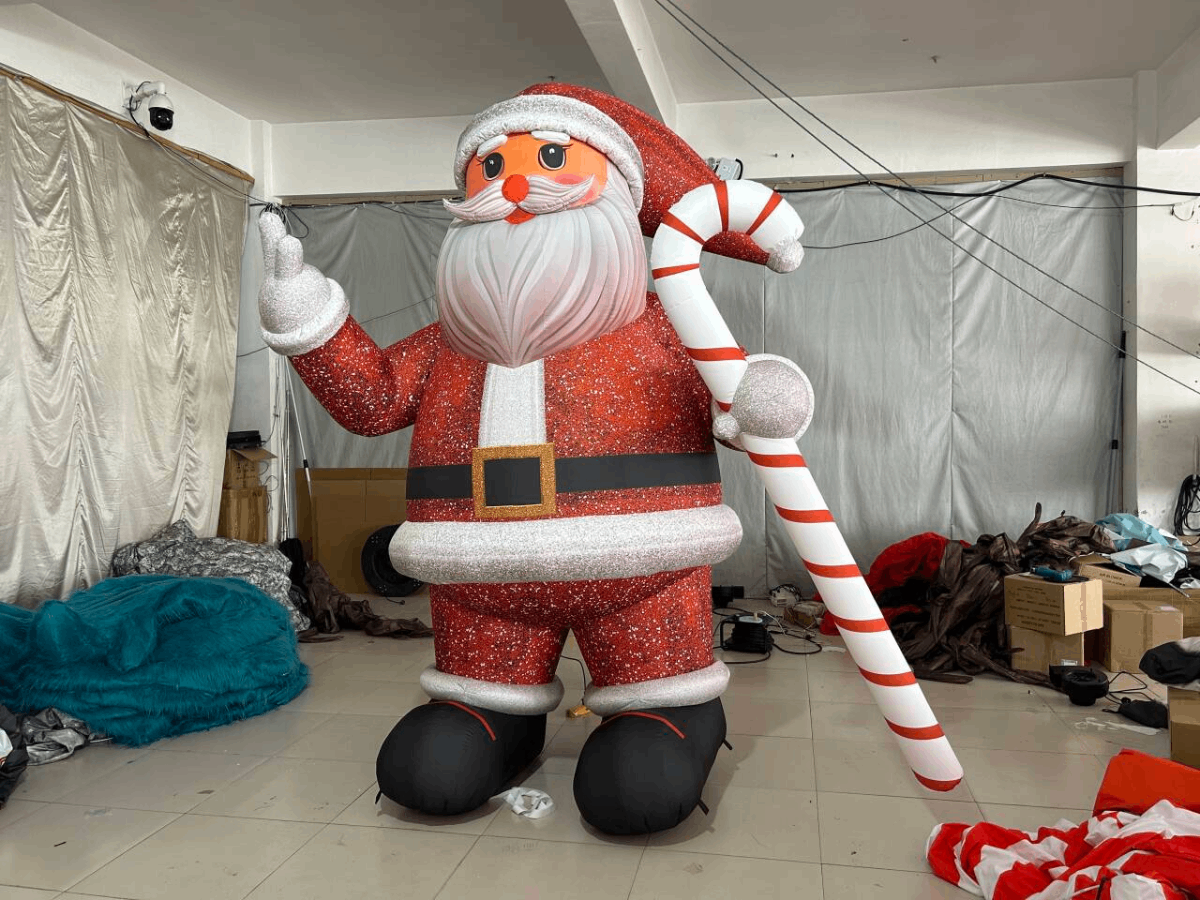 Père Noël Géant Gonflable avec plein de paillette