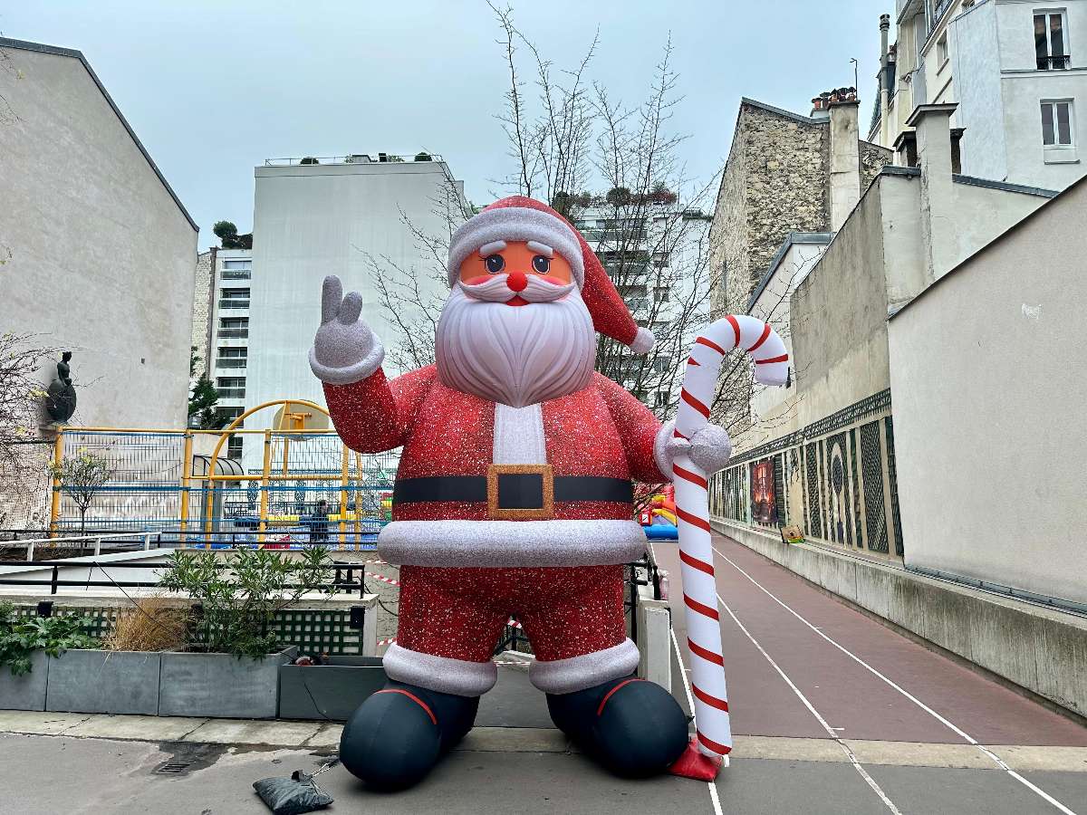 Père Noël Géant Gonflable 