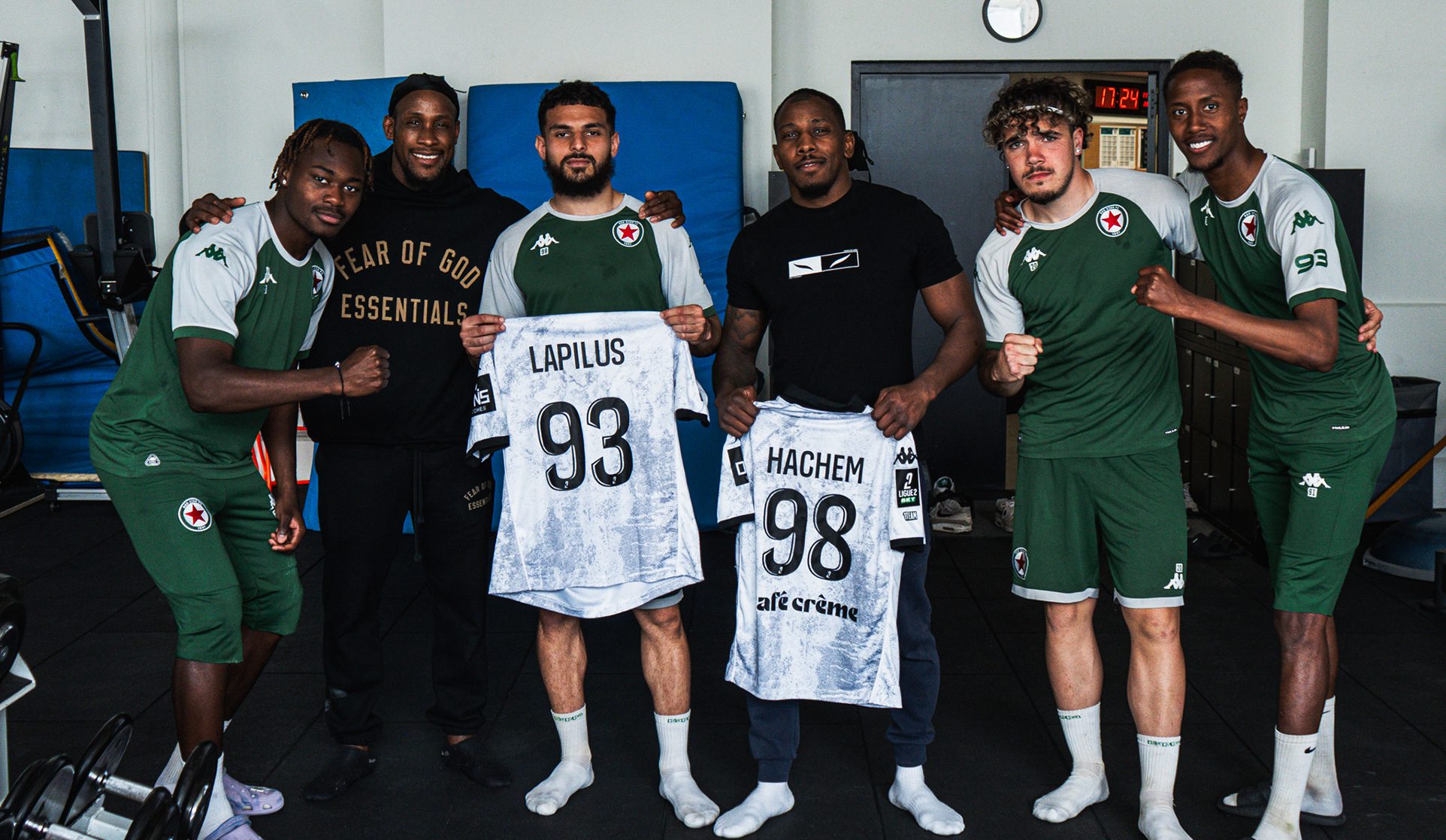 Taylor Lapilus avec les joueurs du Red Star FC !