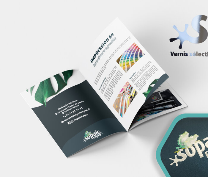 Brochure agrafée A4 portrait avec vernis sélectif