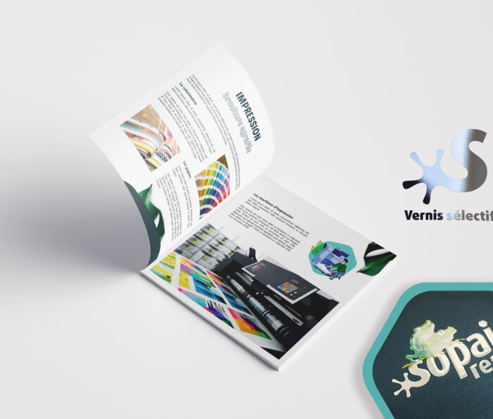 Brochure carree avec vernis