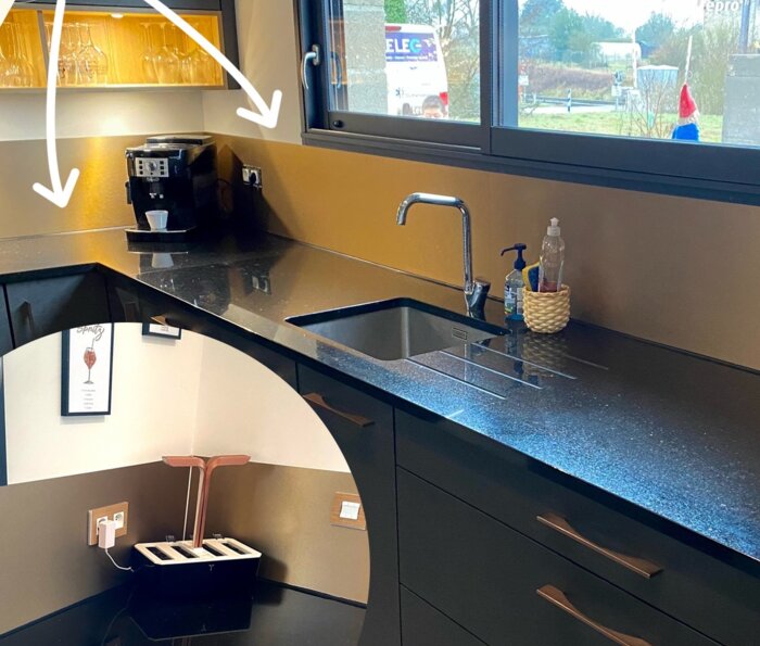 Pose - Crédence en alu brossé doré