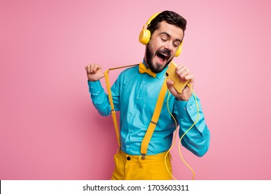 كتابة كلمات اغاني عربية بدقة وتميز