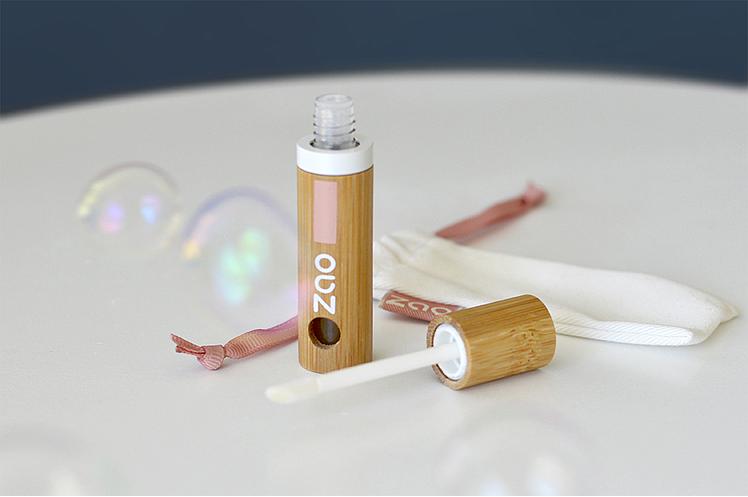 https://s3.eu-west-3.amazonaws.com/shopinvader-demo-public-assets/cosmetika/liquid-care-oil_748_497-73195.jpg