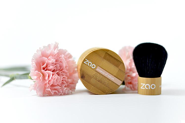 https://s3.eu-west-3.amazonaws.com/shopinvader-demo-public-assets/cosmetika/mineral-silk_748_497-73299.jpg