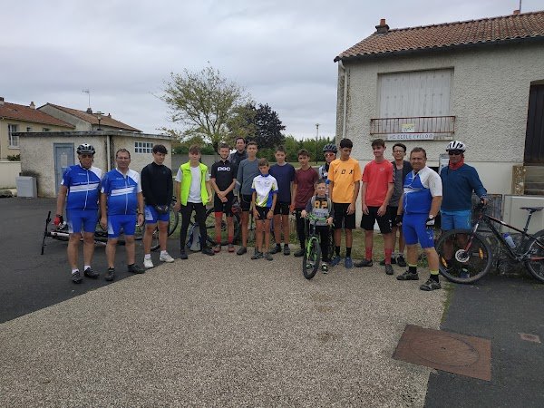 Avenir Cyclo Chauraisien - Photo 2