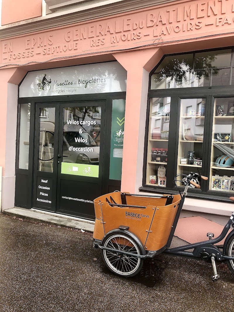 Musettes et bicyclette l'atelier