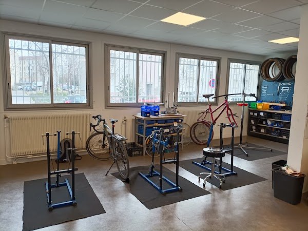 Association Janus France - Atelier vélo à Lyon 8 - 8ôvélo - Photo 3