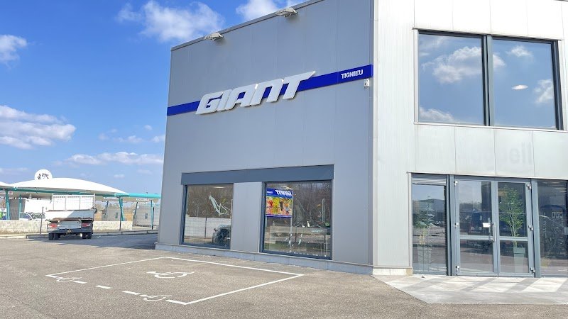 Giant store Tignieu