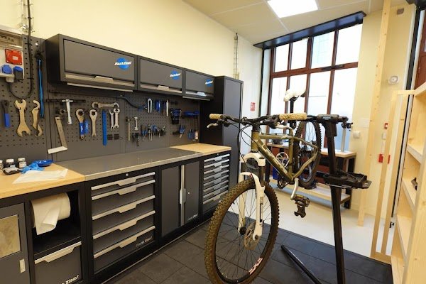 L'atelier de Jacques réparation et entretien de vélos à Lyon - Photo 2